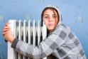 Išeitis: kol šalti radiatoriai, gyventojams belieka šildytis elektriniais šildytuvais.