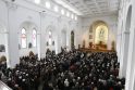 Susirenka: kaip įprasta per didžiąsias metų šventes, Klaipėdos Marijos Taikos Karalienės bažnyčia – pilna žmonių.