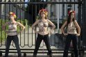 Briuselyje &quot;Femen&quot; aktyvistės protestavo prie Tuniso ambasados vartų