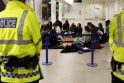 Londone suimta visa lėktuvo įgula