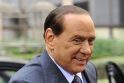 S.Berlusconi gulė po grožio peiliu