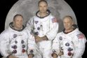 Pirmieji: į Mėnulį skridusi komanda: N.Armstrongas, (kairėje), E.Aldrinas, (dešinėje) ir M.Collinsas.