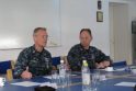 Pokalbis: JAV Karinių jūrų pajėgų Europoje ir Afrikoje vado vyriausiasis puskarininkis Brad LeVault (kairėje) ir JAV 6-ojo karinio laivyno Neapolyje Italijoje vyriausiasis puskarininkis Jay...