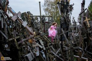 Kryžių kalno nuotrauka – tarp pasaulinių „National Geographic“ laureatų