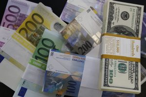 Pabrangęs šveicarų frankas – našta porai šimtų lietuvių