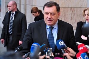 M. Dodikas pasirašė prieštaringai vertinamą įstatymą, nukreiptą prieš taikos pasiuntinį