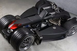 „Wazuma V8F“: kvadrociklas su „Ferrari“ varikliu ir „BMW“ greičių dėže