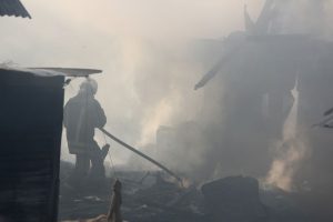 Mažeikių rajone sudegė namas: per gaisrą žuvo žmogus
