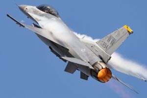 J. Ihnatas: F-16 gali numušti bepiločius orlaivius ir raketas, visa tai reikia išbandyti praktiškai