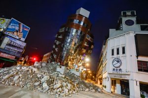 Per žemės drebėjimą Taivane žuvusių žmonių skaičius išaugo iki trylikos