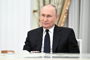 V. Putinas kalba apie tolesnį kariuomenės stiprinimą