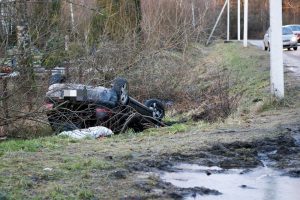 Merginai nesuvaldžius automobilio sužalota dvejų metų mergaitė