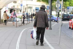 To dar nebuvo: užpuolikas sumušė auką, apiplėšė, grąžino dalį daiktų ir vėl apvogė