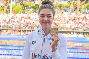 Plaukimo varžybas Atėnuose K. Teterevkova pradėjo aukso medaliu