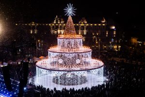 Kalėdos baigėsi, o eglių karai tęsiasi: sostinės meras apstulbino dalį kolegų