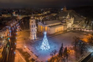 Sostinė jau ruošiasi Kalėdoms: skelbiamas Katedros aikštės papuošimo konkursas