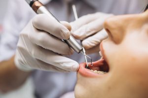 Odontologų rūmai vėl išduos licencijas odontologams ir burnos higienistams
