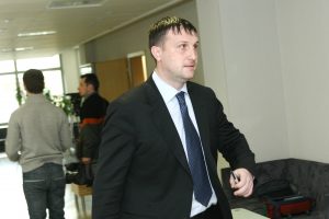 Teismas panaikino teistumą buvusiam Seimo nariui A. Sacharukui