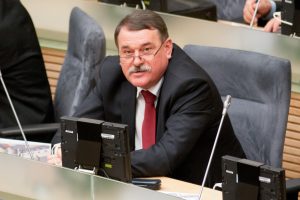 Seimo etikos komisija: nutraukiant neeilinę sesiją procedūra buvo pažeista