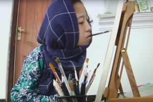 Neįgali 16-metė afganė pasaulį stebina savo piešiniais