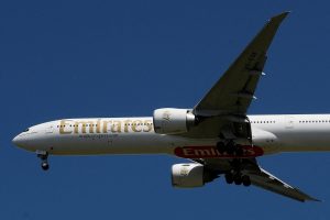 Į Niujorką skridęs „Emirates“ lėktuvas turėjo keisti planus: pranešta apie įtartiną asmenį