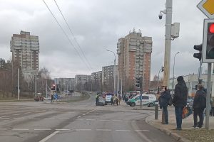 Nelaimė Vilniuje: į medikų rankas be sąmonės perduotas motociklininkas