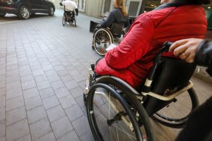 SADM: daugiau gaminių ir paslaugų turės būti pritaikyta neįgaliesiems