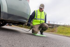 Aplinkosaugininkai pradeda tikrinti automobilių taršą: vairuotojai kai kurių bėdų gali net neįtarti