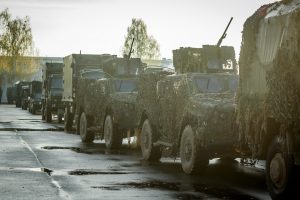 Lietuvoje prasidės tarptautinės pratybos: keliais judės karinė technika 