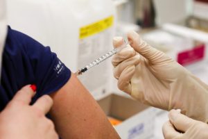 EVA rekomendavo skiepijimą sustiprinamąja „Johnson & Johnson“ vakcinos nuo COVID-19 doze