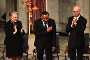 Etiopijos premjeras atsiėmė Nobelio taikos premiją: ragino vienytis prieš neapykantą