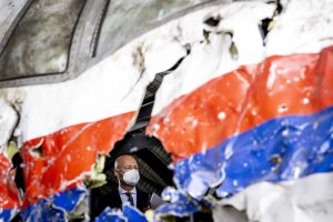 Nyderlandų teismas pradeda nagrinėti įrodymus MH17 lainerio numušimo byloje