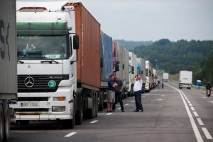 Po pusmečio didės kelių mokestis: kuo taršesnis automobilis, tuo didesnę sumą teks pakloti