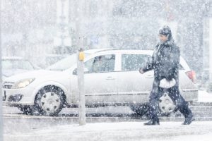 Vieni vėl keikia kelininkus, kiti problemų nemato: žiema yra žiema