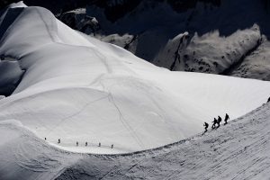 Sniego lavina Monblane pražudė tris alpinistus