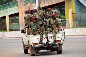 Gvinėjos kariuomenė įvykdė perversmą, suėmė prezidentą 