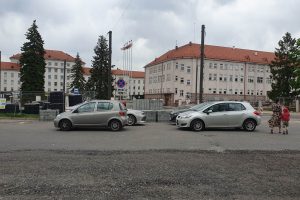 Prie Klinikų – chaosas dėl parkavimo
