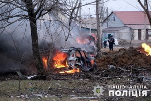 Donecko srityje gelbėtojai pakliuvo į pakartotinį apšaudymą, yra žuvusiųjų ir sužeistųjų