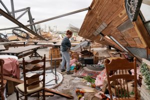 Oklahomoje po tornadų ir audrų žuvo du žmonės