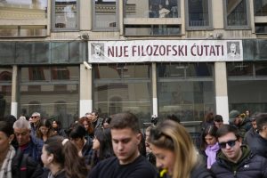 Belgrade protestuodami prieš rinkimų rezultatus aktyvistai paskelbė apie blokados planus