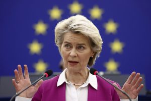 U. von der Leyen: ES atidarys humanitarinės pagalbos oro koridorių į Gazos Ruožą