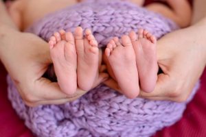 Moteris pagimdė dvynukus nuo skirtingų tėvų