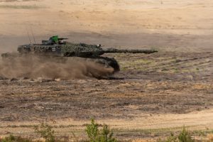 Lietuvoje bus remontuojami mūšiuose Ukrainoje pažeisti tankai „Leopard“