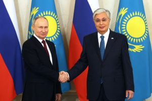 V. Putinas Kazachstane agitavo už karinio bendradarbiavimo plėtrą