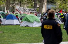 JT reiškia susirūpinimą dėl policijos veiksmų prieš protestuotojus JAV universitetuose