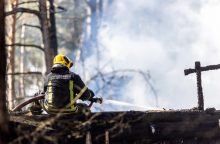 Vilniaus rajone užsiliepsnojo namas