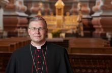 Arkivyskupas pradėjo tyrimą dėl kaltinimų seksualiniu išnaudojimu sulaukusio buvusio kunigo veiksmų