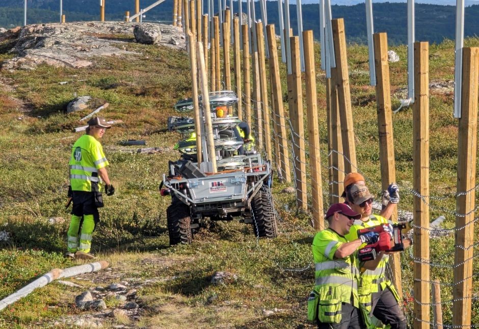 Norge gjenoppbygger et gjerde på grensen til Russland: de vil stoppe passasjen av rein