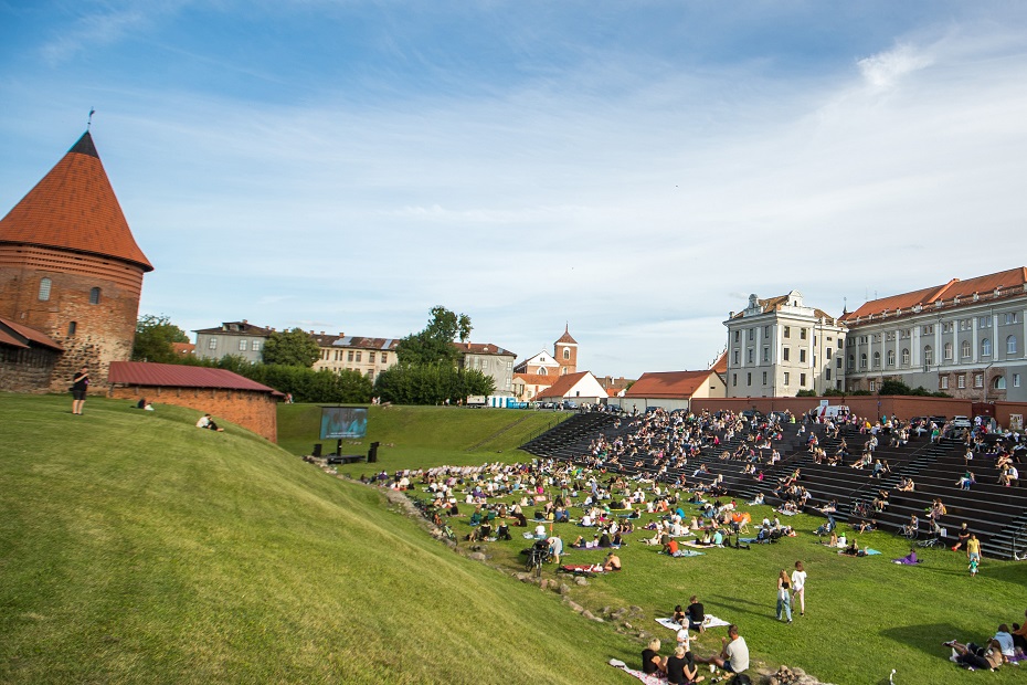 Il cinema risuonerà nell’anfiteatro del castello di Kaunas: sarai invitato a vedere gratuitamente film di autori riconosciuti