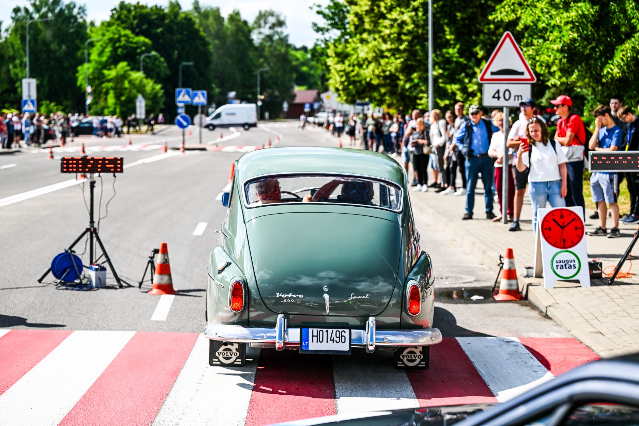 Uczestnicy rajdu samochodów zabytkowych rywalizowali na drogach Litwy i Polski